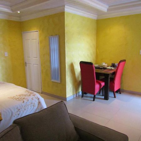 Phomolong Guest House, Westgate, Roodeporte Roodepoort Ngoại thất bức ảnh