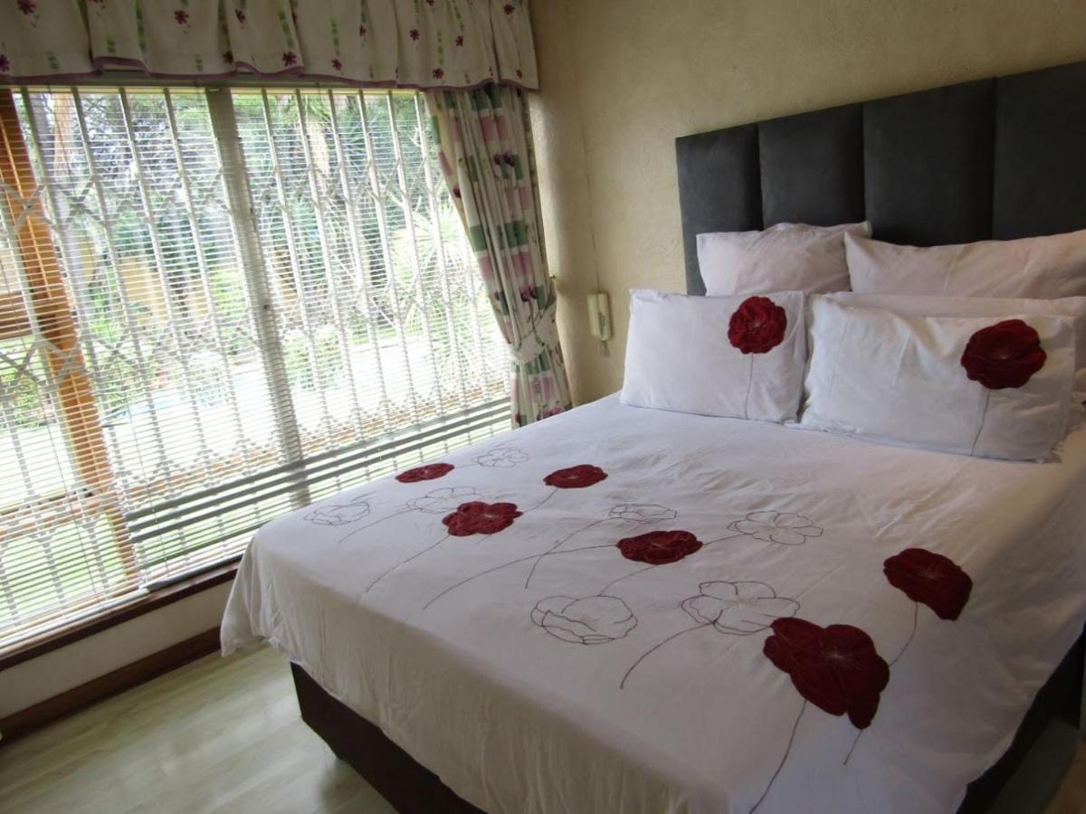 Phomolong Guest House, Westgate, Roodeporte Roodepoort Ngoại thất bức ảnh