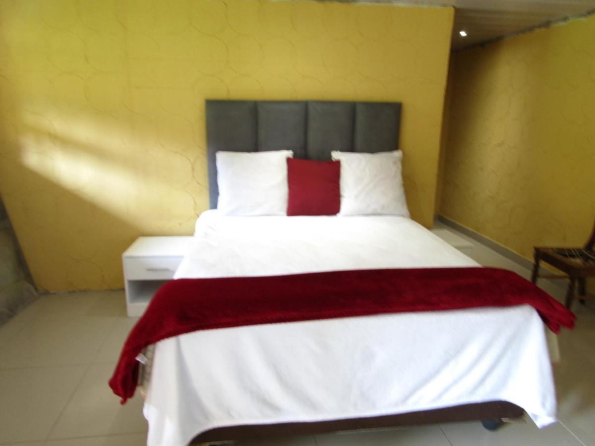 Phomolong Guest House, Westgate, Roodeporte Roodepoort Ngoại thất bức ảnh