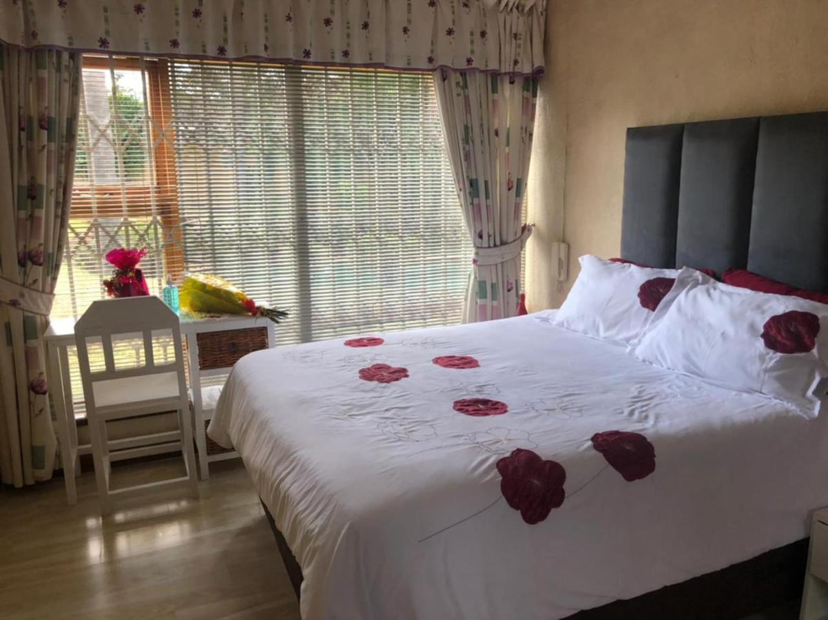 Phomolong Guest House, Westgate, Roodeporte Roodepoort Ngoại thất bức ảnh