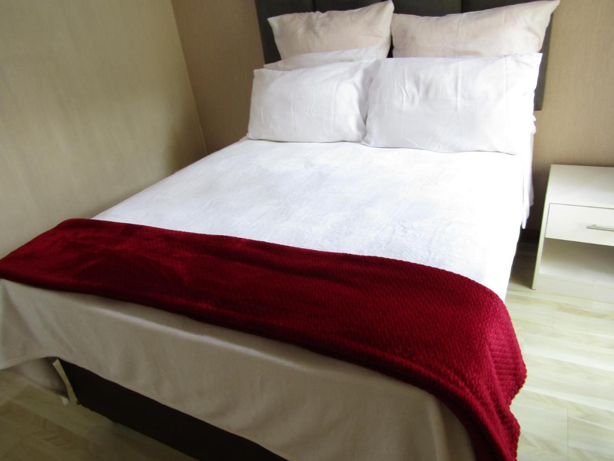 Phomolong Guest House, Westgate, Roodeporte Roodepoort Ngoại thất bức ảnh