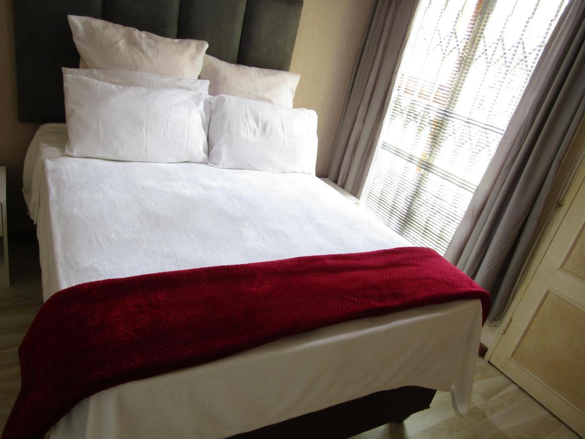 Phomolong Guest House, Westgate, Roodeporte Roodepoort Ngoại thất bức ảnh