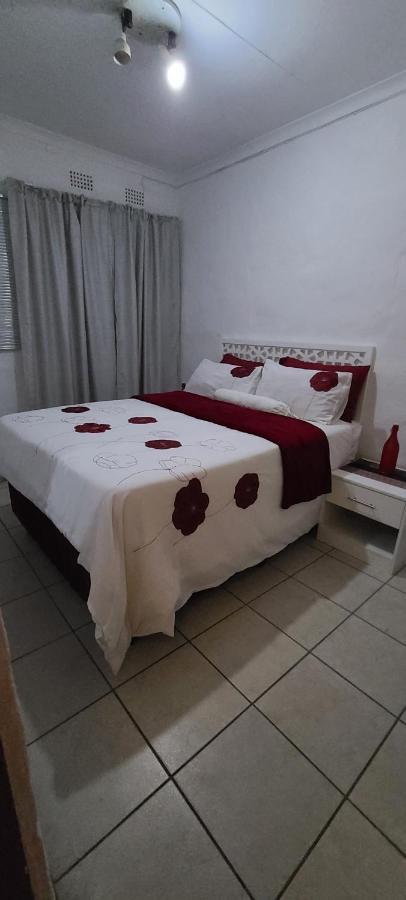 Phomolong Guest House, Westgate, Roodeporte Roodepoort Ngoại thất bức ảnh