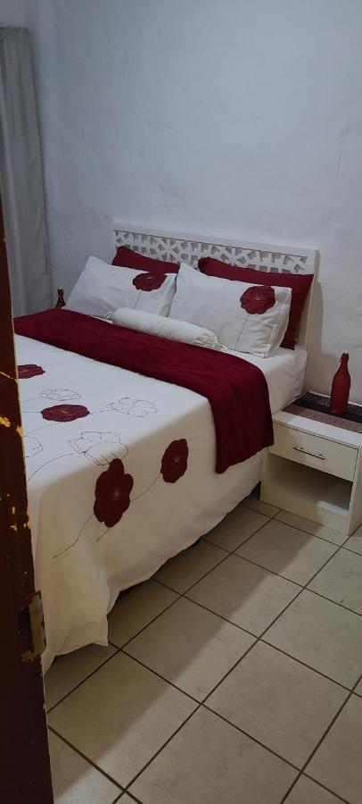 Phomolong Guest House, Westgate, Roodeporte Roodepoort Ngoại thất bức ảnh