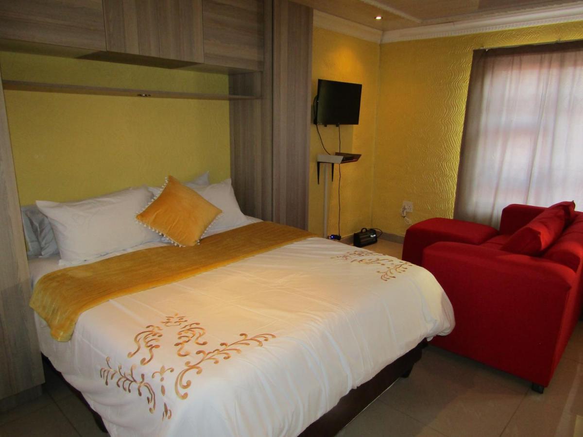 Phomolong Guest House, Westgate, Roodeporte Roodepoort Ngoại thất bức ảnh